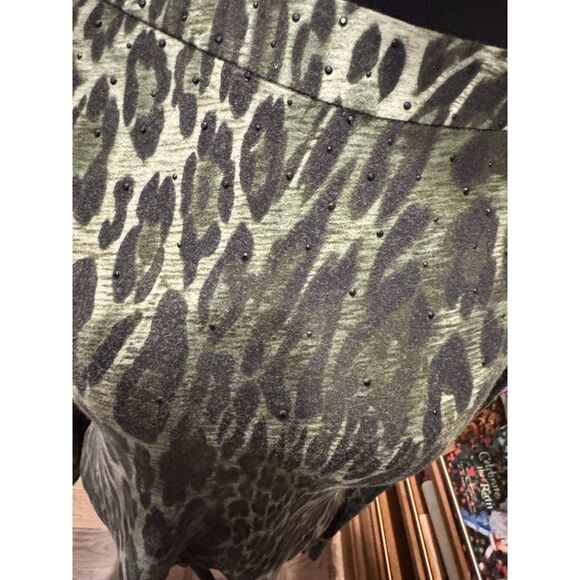 St. John Sport Women’s Exotic Leopard Print Top Green Size Designer Knit - Picture 4 of 5